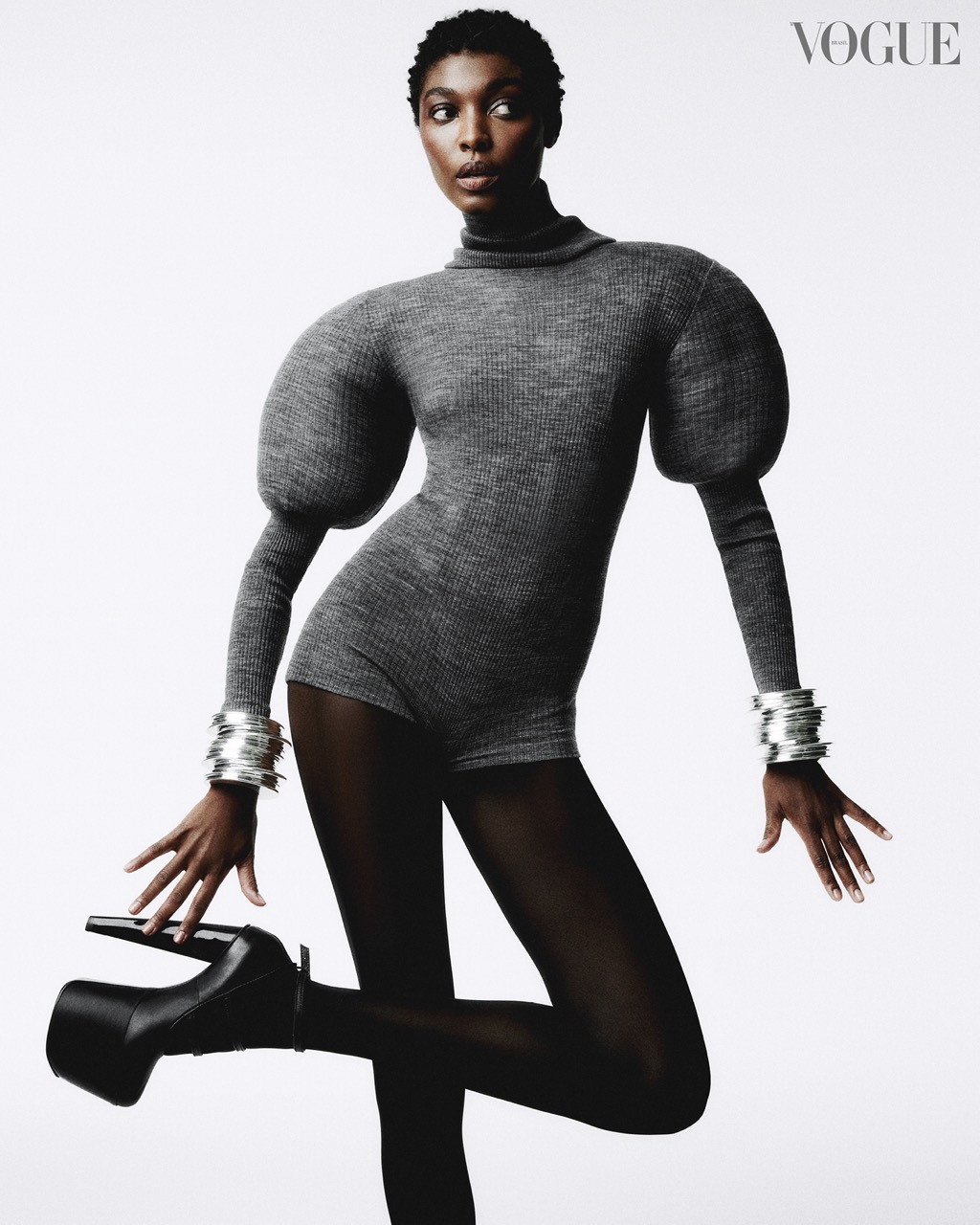 VOGUE BRASIL – ADEUS POWER DRESSING.